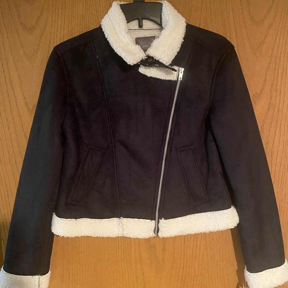 Women's Black and White Sherpa Jacket cropped with belt new with tags size small